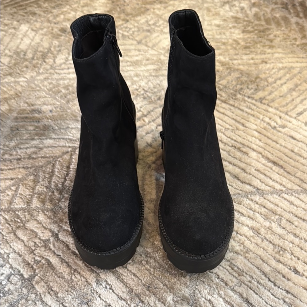 NEW Wild Pair black suede boots size 7.5M.